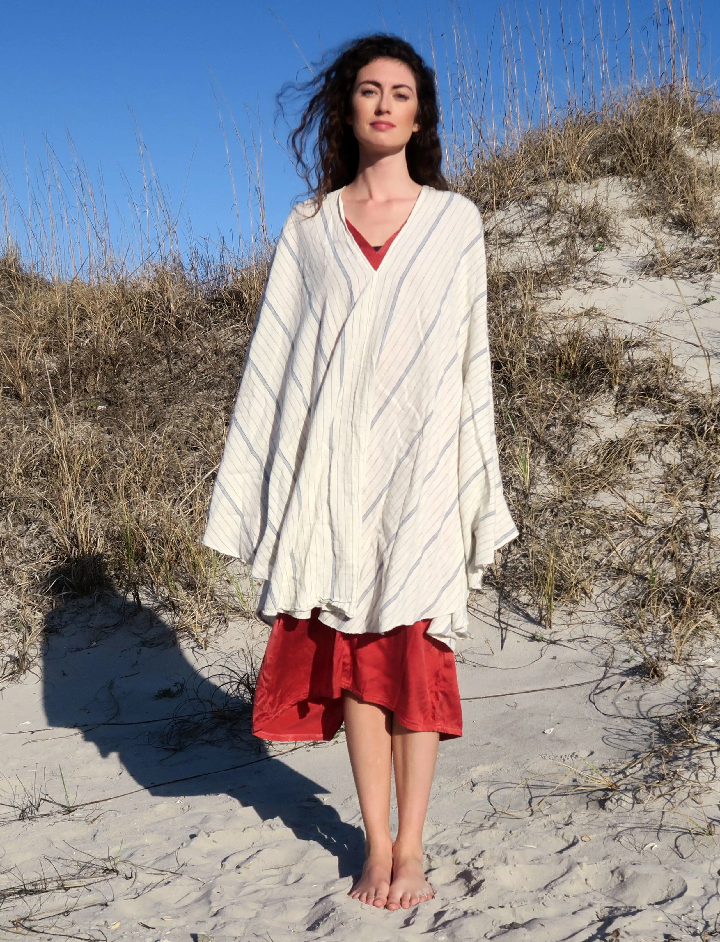 HANDWOVEN - Flip V Aphrodite Short Cape