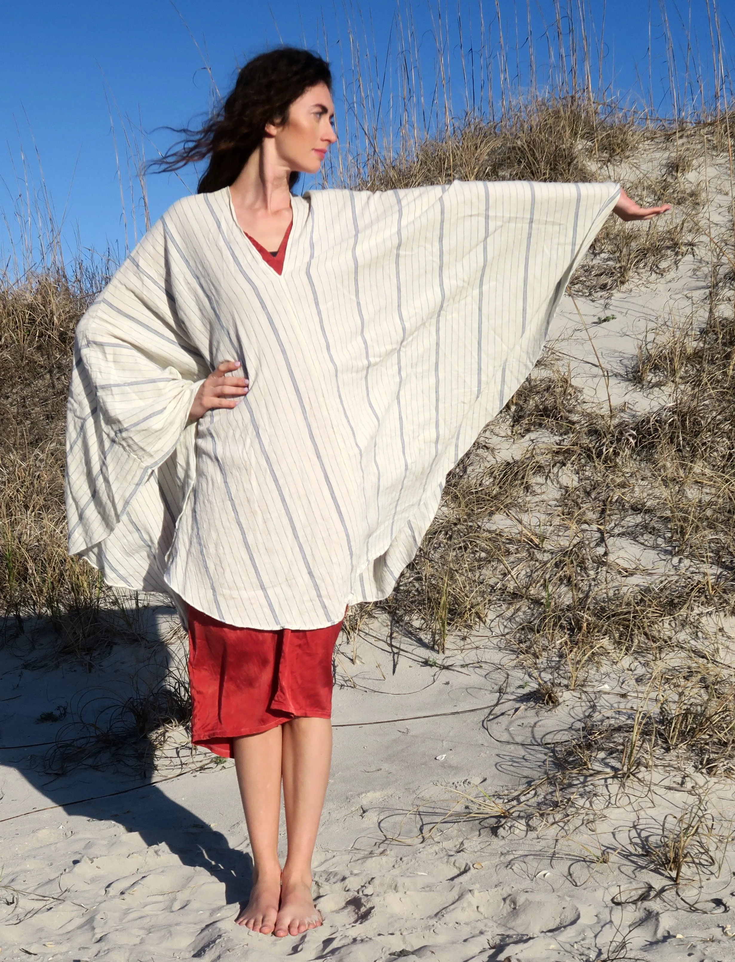 HANDWOVEN - Flip V Aphrodite Short Cape