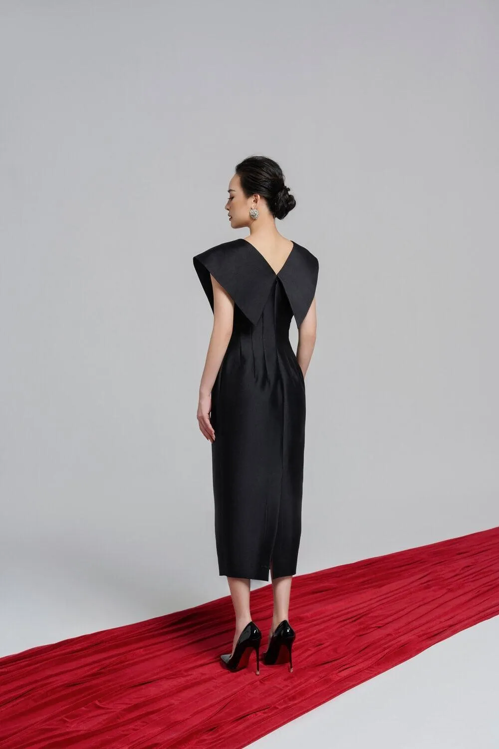 Izzy Pegged Cape Sleeved Taffeta Midi Dress