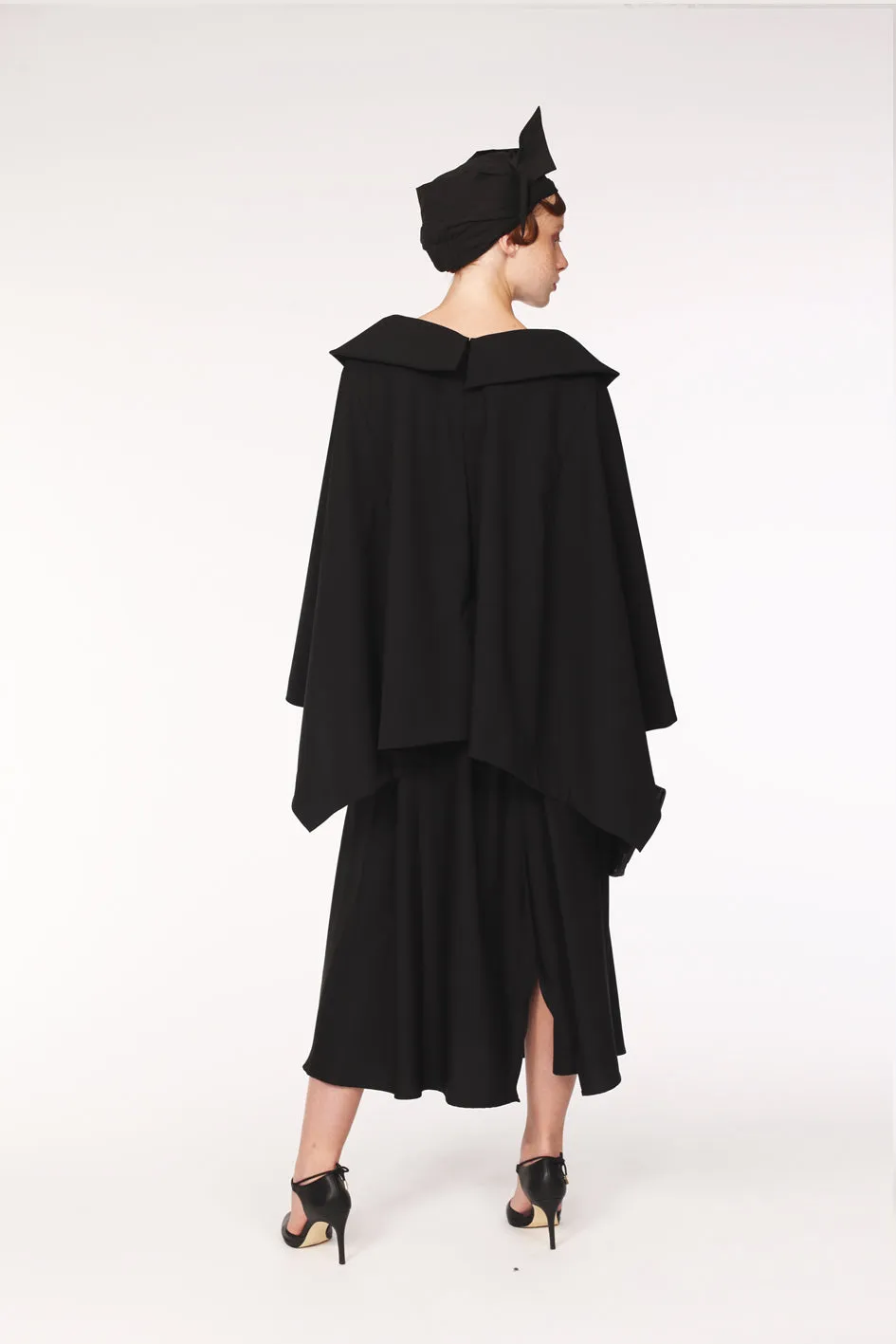 Wide Tailored Collar Summer Wool Cape / Black